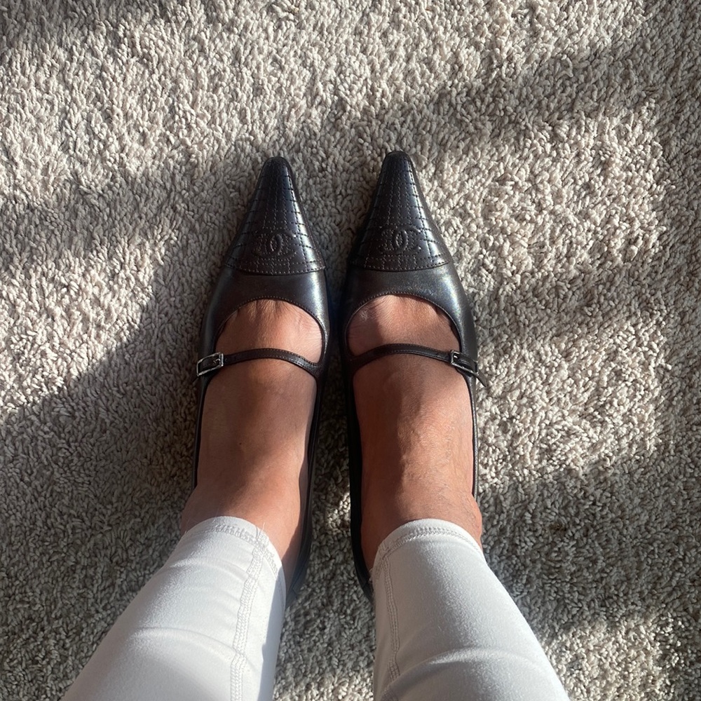 Chocolate brown Chanel leather kitten heel shoes